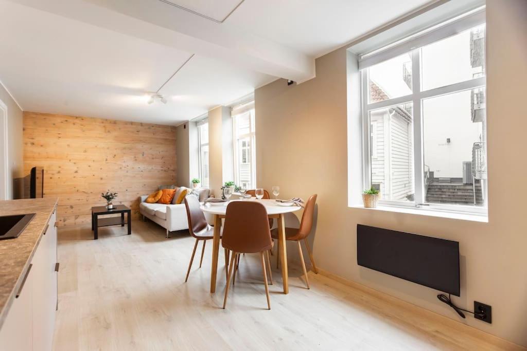 New! Modern Apartment In Historic Area Of Bergen! Exteriör bild